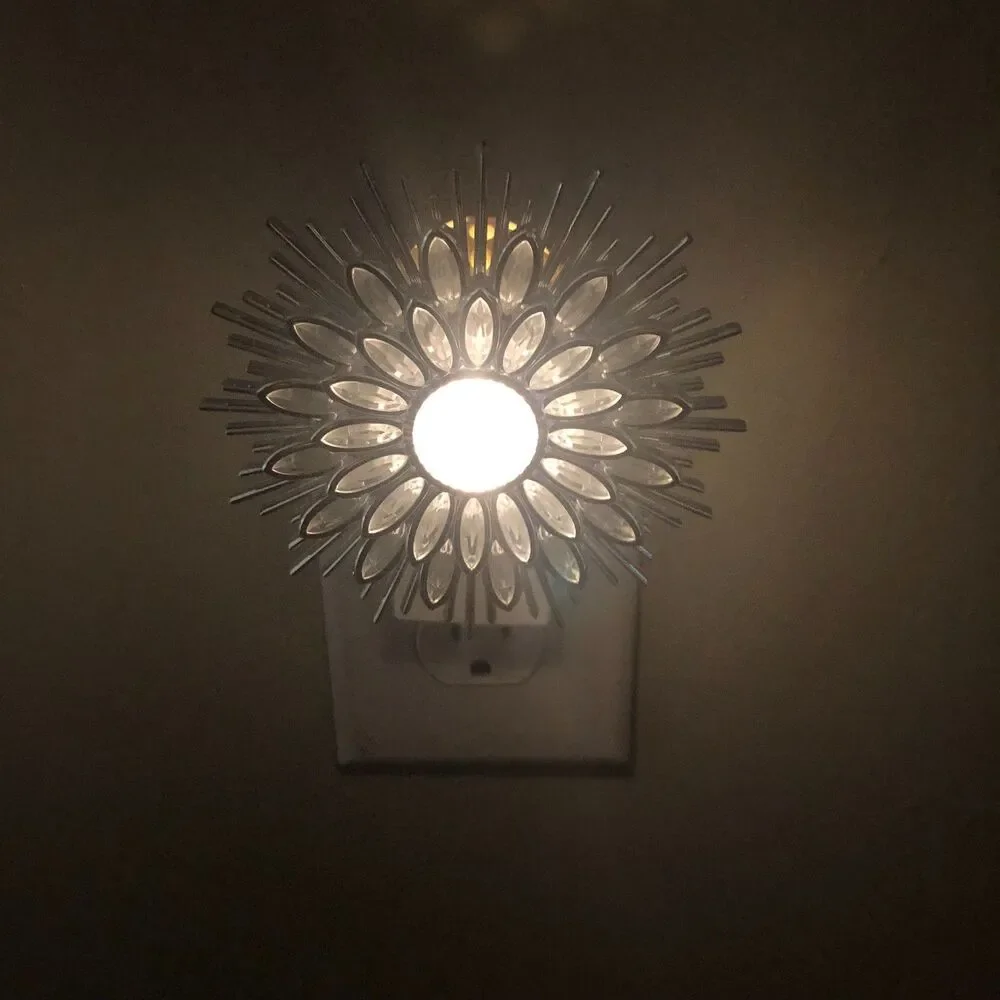 Bath & Body Works Wallflower Plug In Nightlight Silver Burst Snowflake Holiday
